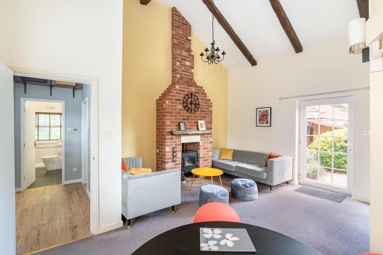 Pass The Keys Charming Cottage Near Clifton Moor ยอร์ค ภายนอก รูปภาพ