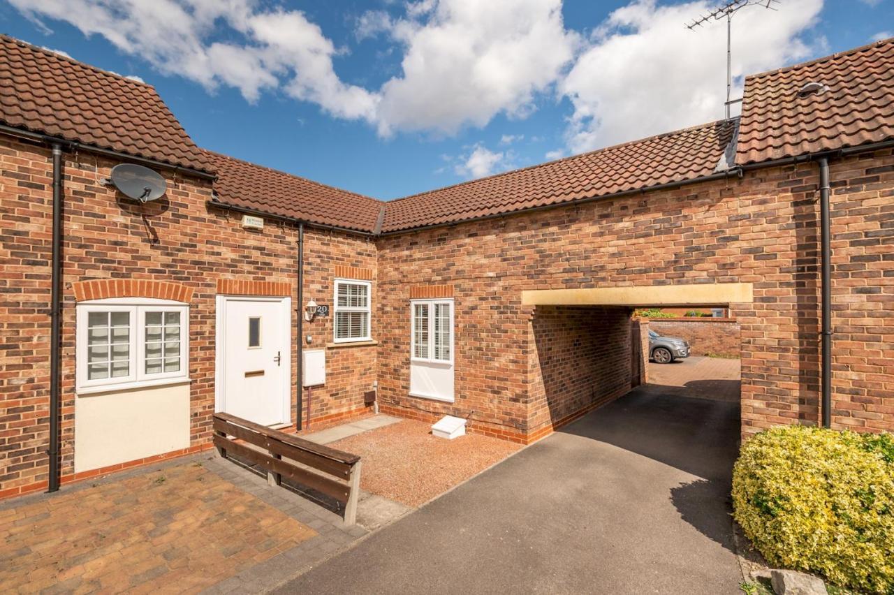 Pass The Keys Charming Cottage Near Clifton Moor ยอร์ค ภายนอก รูปภาพ